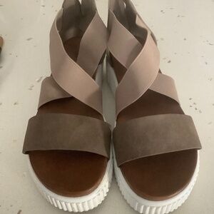 Women’s Pop comfort fit tan sandals 8